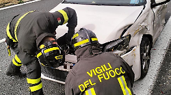 Incidente sul raccordo Perugia-Bettolle: coinvolti un mezzo pesante e una vettura