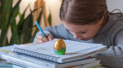 Vacanze di Pasqua, il pediatra Farnetani: "Perché i compiti scolastici non vanno fatti". E invita i genitori alla disobbedienza civile