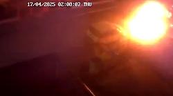 Umbertide, dà fuoco a un'auto in sosta nella notte e poi scappa via: caccia al responsabile. Il video shock