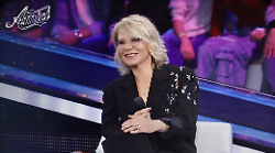 Amici stasera in tv sabato 19 aprile su Canale 5: ospiti e anticipazioni della puntata