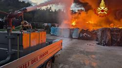 Incendio nell'azienda di materie plastiche, ordinanza urgente anche per Perugia dopo l'analisi della qualità dell'aria. La zona interessata