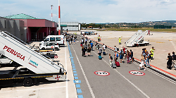 L'Aeroporto dell'Umbria apre la stagione estiva: nuovi parcheggi e potenziamento dei collegamenti Airlink
