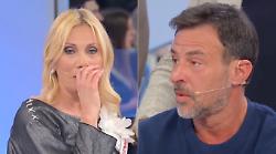 Salta l'appuntamento in tv con Uomini e Donne oggi venerdì 25 aprile: scopri quando torna il programma e le scottanti anticipazioni 