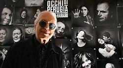 Occhi di Perugia negli scatti di Guido Harari: mostra, scatti sospesi e asta benefica