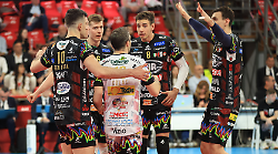 La Sir Perugia torna a sorridere: Piacenza ko in 4 set. Ora il match point per un posto in Champions