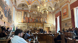 Foligno, scontro in consiglio sugli aumenti Tari: rincari medi del 9%