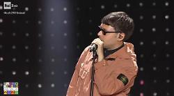 Gazzelle sfumato in diretta al concerto del Primo Maggio: problema tecnico o doveva togliere il logo dal giubbotto?
