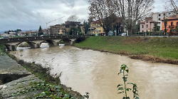 Rischia di annegare nel fiume, il racconto del vigile eroe: "Il ragazzino aveva l'acqua fino alle spalle e la corrente era troppo forte"