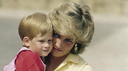 Harry contro il Palazzo: “Vogliono farmi fare la fine di mia madre Diana"