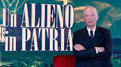 Un Alieno in patria oggi in tv sabato 3 maggio su Rai 3: ospiti e anticipazioni del programma di Peter Gomez