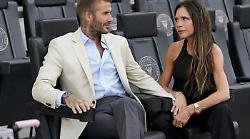 Vini pregiati, jet privati, stelle del calcio e silenzi pesanti: il compleanno epico (e imperfetto) di Beckham