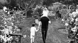 Meghan Markle sfida la Royal Family con una foto: Harry e i figli, la sua nuova "monarchia"