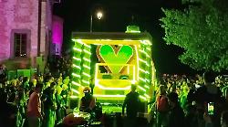 Castiglione del Lago, discoteca mobile alla sfilata notturna. Successo per la Festa del tulipano