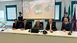 Furti lampo con la tecnica del citofono, il metodo della banda di ladri nelle abitazioni: traditi da un video di un vicino
