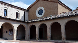 Sto coi frati e zappo l’orto: un weekend di natura, arte e spiritualità al convento di Santa Maria della Pietà