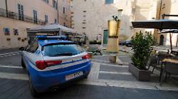 Foligno, aggredisce e deruba la fidanzata in strada: arrestato 36enne 