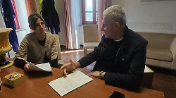 Cena sociale per aiutare le famiglie che non arrivano a fine mese: così Corciano s'inventa il Fondo di solidarietà