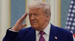 Trump firma ordine esecutivo per abbattere i prezzi dei farmaci: una sfida diretta all'industria farmaceutica