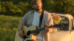 Ventura lancia Canzoni italiane: un inno alla resilienza tra sonorità indie-pop e memorie collettive