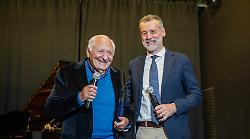 La consegna del premio "Io sono una persona per bene" a Mogol - FOTO