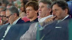 Cucinelli allo stadio con Sinner per Milan-Bologna: i consigli per il look del tennista