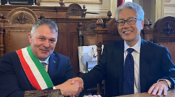 La città parla giapponese: l'ambasciatore Suzuki in visita. Il sindaco Zuccarini: "Noi da secoli legati al Sol Levante"