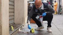 Terni, macchia di sangue e pezzi di vetro trovati in centro. Un giovane si presenta al pronto soccorso