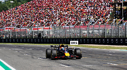 Max Verstappen vince il Gran Premio di Imola, le Mclaren chiudono il podio: Hamilton quarto e Antonelli out. I risultati della gara
