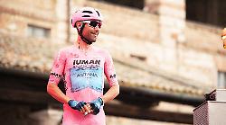 Il Giro d'Italia conclude una tappa a Siena dopo 39 anni. Diego Ulissi: "Ho dormito con la maglia rosa vicino"