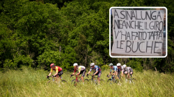 Il Giro d'Italia tra battute e ironia. Il campanilismo (e non solo) pedala con i campioni del ciclismo