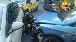 Terni, scontro tra due auto sulla strada per Marmore: feriti i 5 occupanti