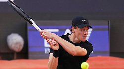 Roland Garros, questa sera l'esordio di Jannik Sinner contro Rinderknech: orario, dove vederla in tv o streaming e i precedenti tra i due
