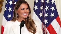 Dal lusso vistoso alla sobrietà strategica: scopri il nuovo linguaggio silenzioso di Melania Trump