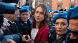 Romizi contro la serie di Amanda Knox: "Si deve tutelare Perugia e Meredith"