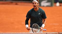 Lorenzo Musetti batte Tiafoe e vola in semifinale al Roland Garros: è la seconda volta tra i migliori quattro in uno Slam