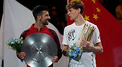 La rivalità tra Sinner e Djokovic: dal primo incontro a Montecarlo al più recente a Shangai. Tutti i precedenti 