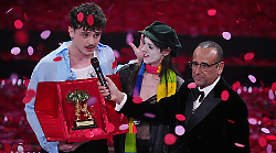 Sanremo 2026, cambiano le date del festival: quando sarà e il motivo dello slittamento 