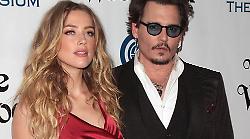 Johnny Depp compie 62 anni. Dietro al successo del mito del cinema un'infanzia segnata dagli abusi subiti dalla mamma a cui ha dedicato un tatuaggio