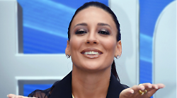 Chi è Francesca Manzini, tra i protagonisti di Chi può batterci: carriera, vita privata e le imitazioni più celebri 