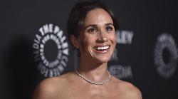 La sfida di Meghan mentre a Londra sfila la famiglia reale: il rilancio della Sussex