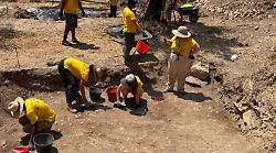 Castiglione del Lago, giovani Indiana Jones a caccia di reperti archeologici 