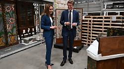 Kate rompe il protocollo: scarpe vietate e abito riciclato. Ma i tacchi non sono l'unica sorpresa