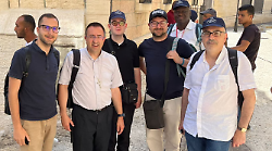 Vescovo e altri 6 aretini ancora bloccati per la guerra, forse oggi il volo per tornare dalla Giordania in Italia