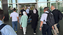 Il vescovo Andrea Migliavacca insieme agli altri in partenza dall'aeroporto di Amman