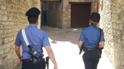 Gubbio, nasconde la droga nei vicoli del centro storico. I carabinieri lo scoprono e lo arrestano