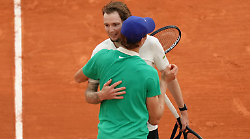Jannik Sinner di nuovo contro Alexander Bublik ad Halle. Quando a Miami il kazaro disse all'azzurro "Non sei umano": i precedenti 