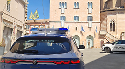 Lite in centro storico: giovane denunciato per lesioni dopo una violenta discussione per la batteria di una bicicletta elettrica 
