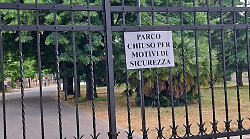 Foligno, tragedia sfiorata ai Canapè: crolla un grosso ramo, il parco rimane chiuso per sicurezza