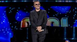 Gigi d'Alessio nella serata evento tra musica e beneficenza in onda su Canale 5. Tutti i cantanti ospiti dello show 