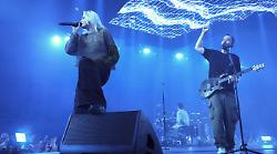 Linkin Park a Milano, il ritorno dopo 8 anni di silenzio. Il countdown dei fan e la frontwoman Emily Armstrong